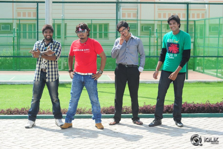 Amma Nanna Oorelithe